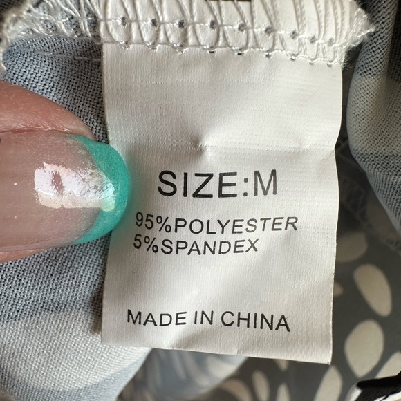 NWT - Black & White Polka Dots V Neck Lightweight Short Sleeve Blouse - Medium - Picture 7 of 8